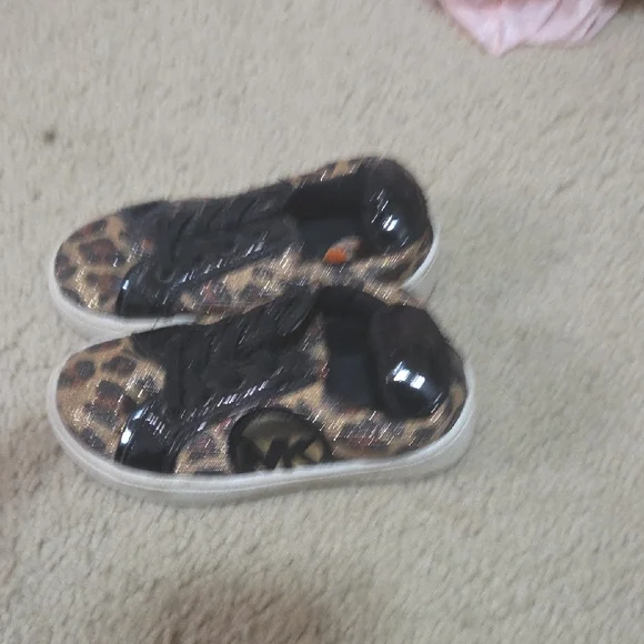 Micheal Kors Kids Sneakers - Picture 5 of 5